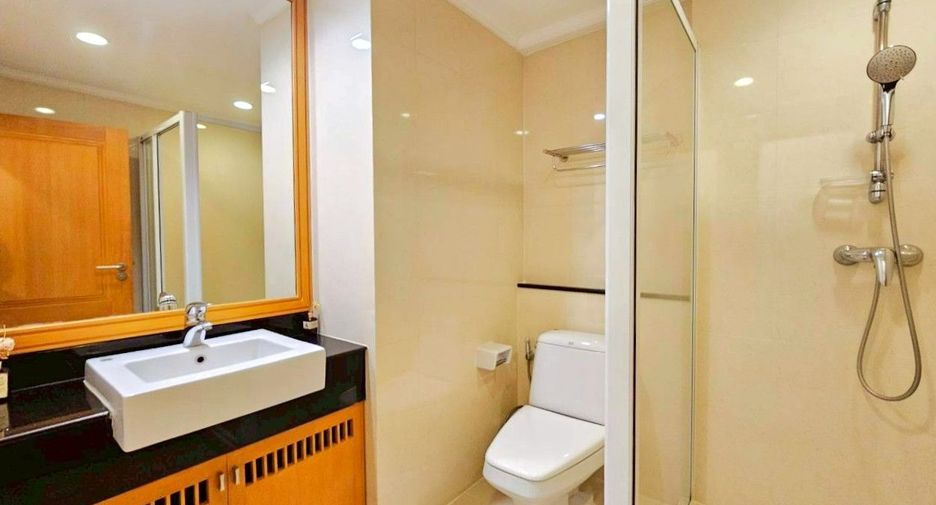 Apartamento en alquiler de 3 habitaciones en Khlong Toei, Bangkok