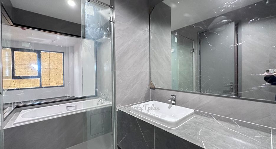 For sale 2 bedrooms condo in Khlong Toei, Bangkok