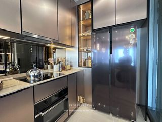 For sale 3 bedrooms condo in Khlong Toei, Bangkok