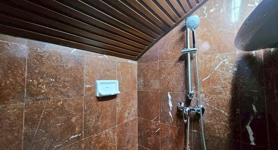 For rent 4 bedrooms apartment in Khlong Toei, Bangkok