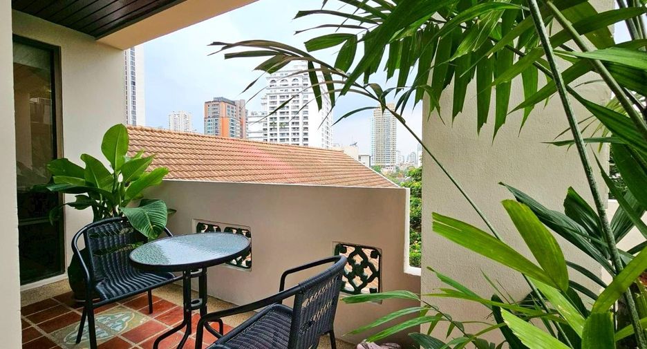 For rent 4 bedrooms apartment in Khlong Toei, Bangkok