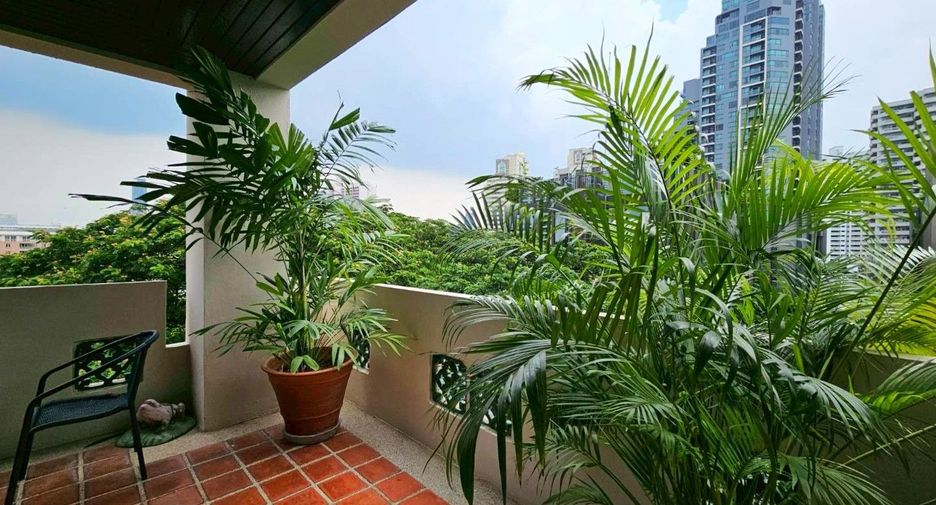 For rent 4 bedrooms apartment in Khlong Toei, Bangkok