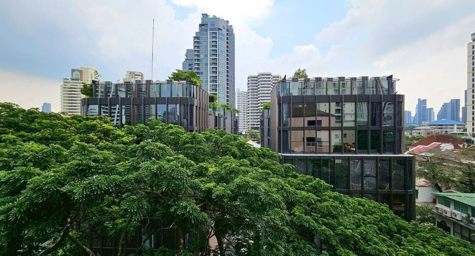 For rent 4 bedrooms apartment in Khlong Toei, Bangkok