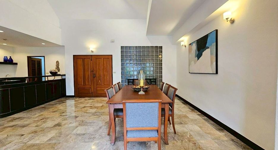 For rent 4 bedrooms apartment in Khlong Toei, Bangkok