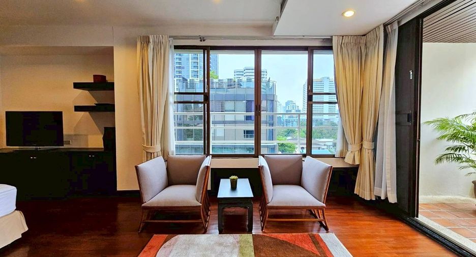 For rent 4 bedrooms apartment in Khlong Toei, Bangkok