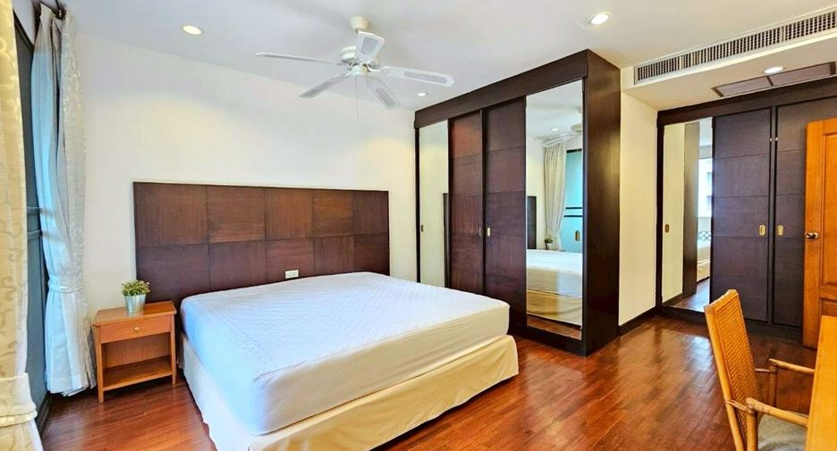 For rent 4 bedrooms apartment in Khlong Toei, Bangkok