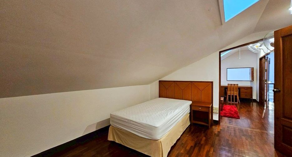For rent 4 bedrooms apartment in Khlong Toei, Bangkok