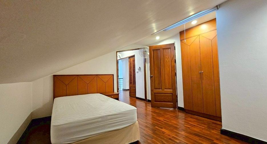 For rent 4 bedrooms apartment in Khlong Toei, Bangkok