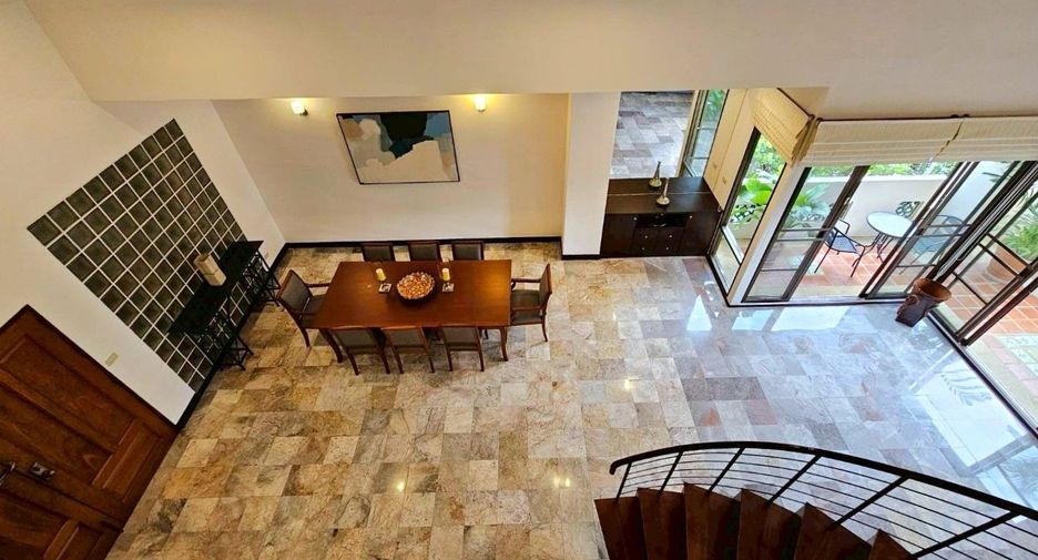 For rent 4 bedrooms apartment in Khlong Toei, Bangkok