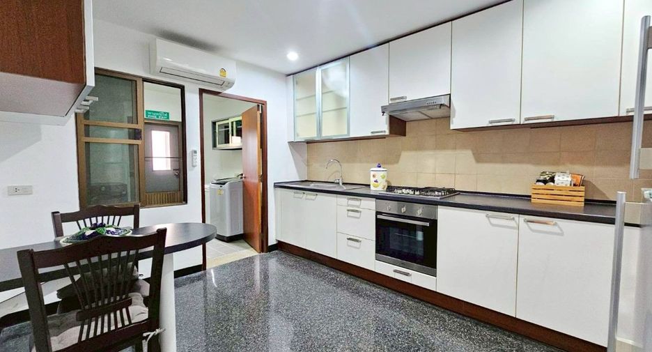 For rent 4 bedrooms apartment in Khlong Toei, Bangkok