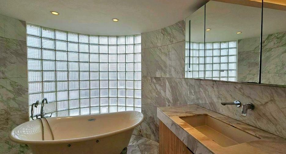 For rent and for sale 3 bedrooms condo in Khlong Toei, Bangkok