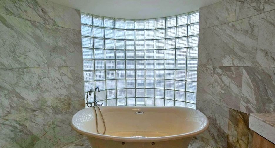 For rent and for sale 3 bedrooms condo in Khlong Toei, Bangkok