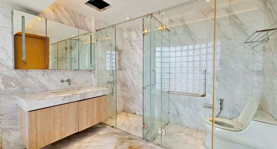 For rent and for sale 3 bedrooms condo in Khlong Toei, Bangkok