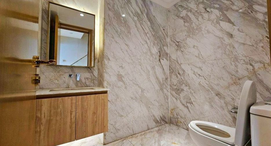 For rent and for sale 3 bedrooms condo in Khlong Toei, Bangkok