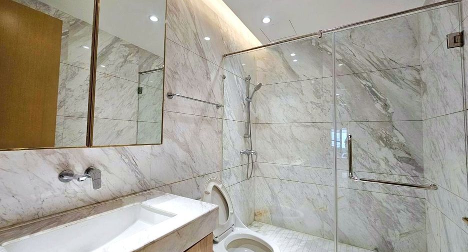 For rent and for sale 3 bedrooms condo in Khlong Toei, Bangkok