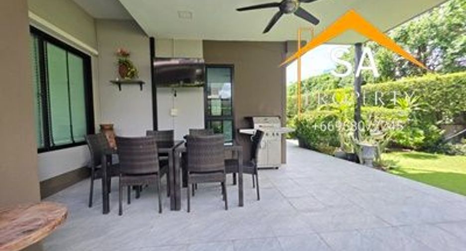 For rent 4 bedrooms villa in East Pattaya, Pattaya