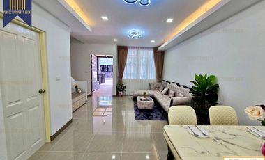 Casa adosada en venta de 3 habitaciones en Lat Phrao, Bangkok