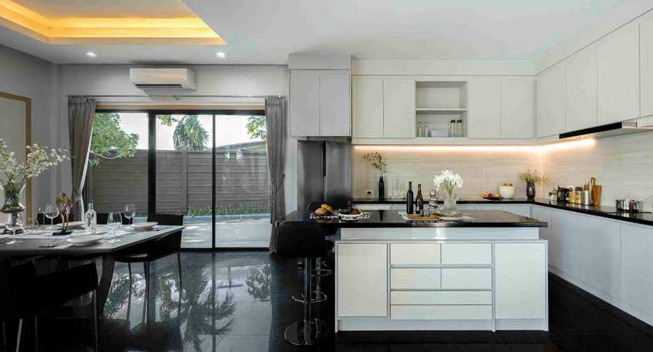 For rent 3 bedrooms villa in Huay Yai, Pattaya