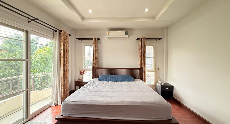 For rent 4 bedrooms house in Mueang Chiang Mai, Chiang Mai