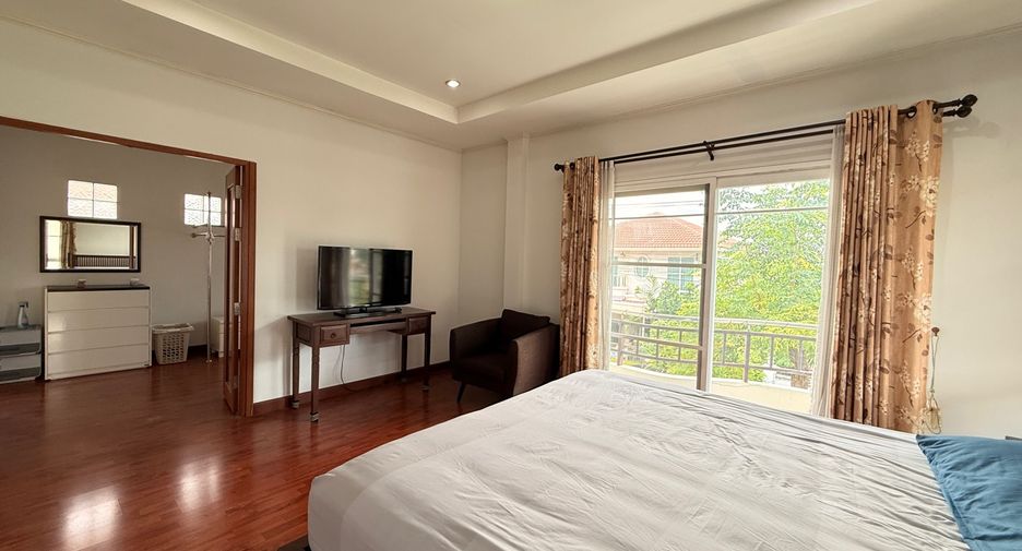 For rent 4 bedrooms house in Mueang Chiang Mai, Chiang Mai