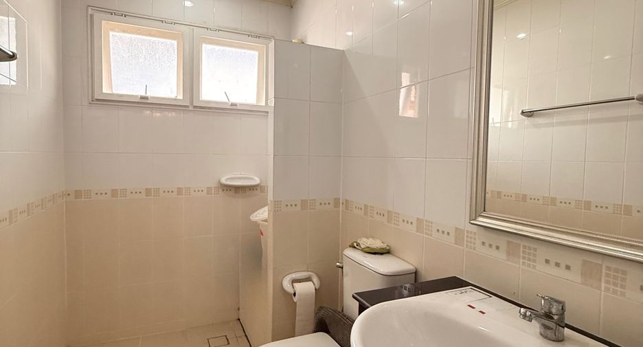 For rent 4 bedrooms house in Mueang Chiang Mai, Chiang Mai