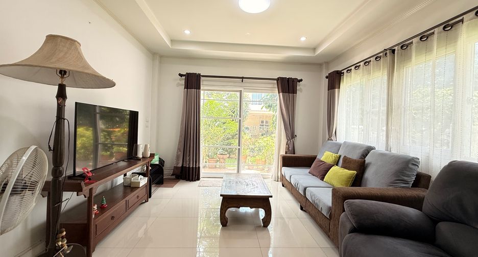 For rent 4 bedrooms house in Mueang Chiang Mai, Chiang Mai
