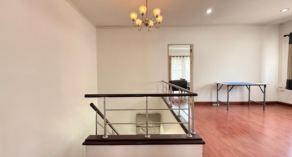 For rent 4 bedrooms house in Mueang Chiang Mai, Chiang Mai