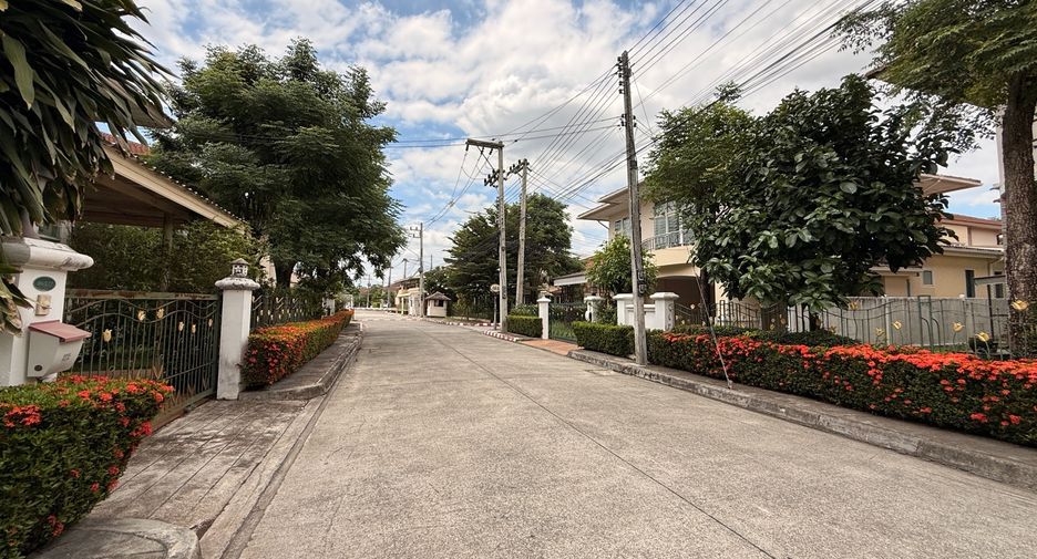 For rent 4 bedrooms house in Mueang Chiang Mai, Chiang Mai
