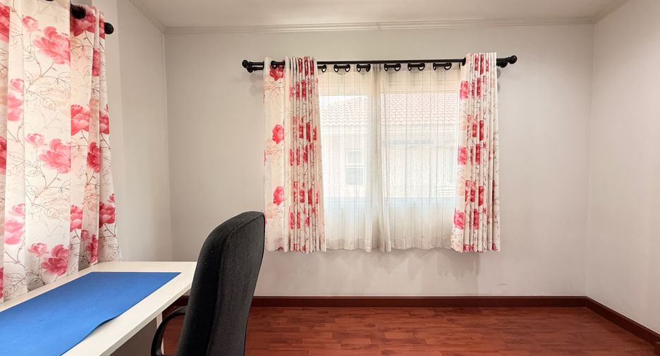 For rent 4 bedrooms house in Mueang Chiang Mai, Chiang Mai