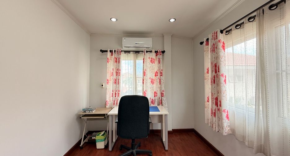 For rent 4 bedrooms house in Mueang Chiang Mai, Chiang Mai