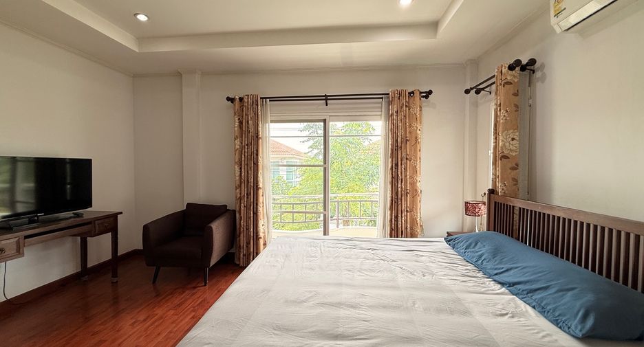 For rent 4 bedrooms house in Mueang Chiang Mai, Chiang Mai