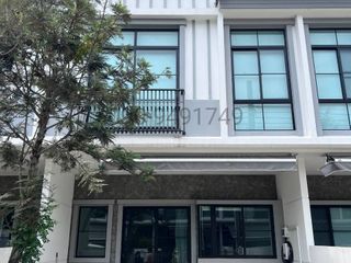 Casa adosada en alquiler de 2 habitaciones en Bang Phli, Samut Prakan