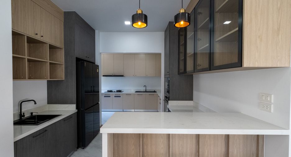Haus zur Miete und zum Kauf mit 4 Zimmer in Mueang Chiang Mai, Chiang Mai