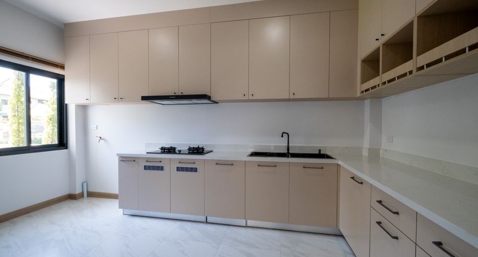 Haus zur Miete und zum Kauf mit 4 Zimmer in Mueang Chiang Mai, Chiang Mai