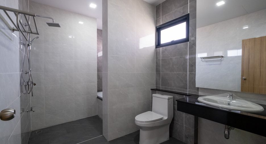Haus zur Miete und zum Kauf mit 4 Zimmer in Mueang Chiang Mai, Chiang Mai