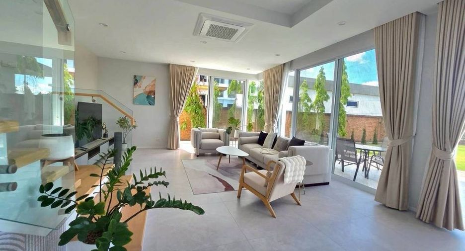 For rent 4 bedrooms house in San Kamphaeng, Chiang Mai