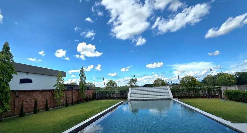 For rent 4 bedrooms house in San Kamphaeng, Chiang Mai