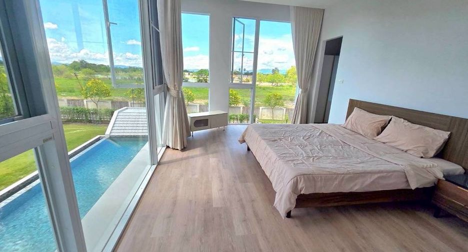 For rent 4 bedrooms house in San Kamphaeng, Chiang Mai