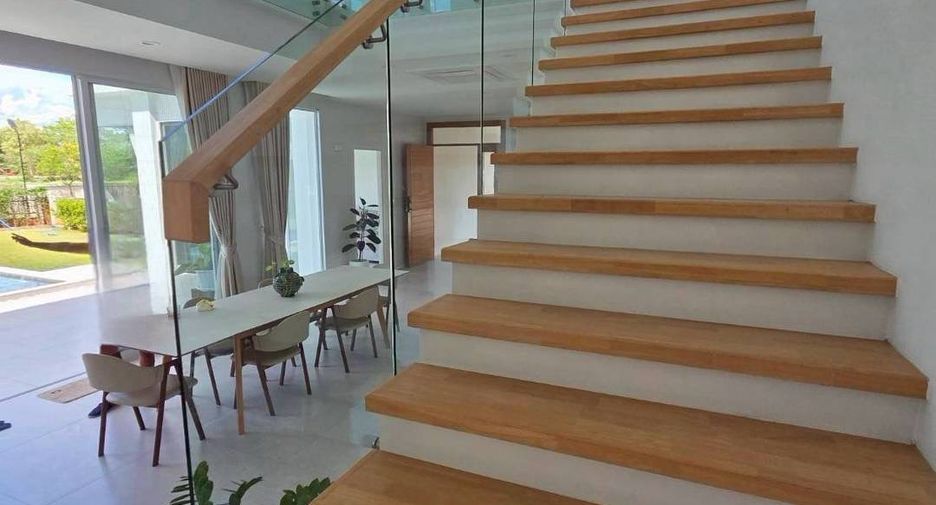 For rent 4 bedrooms house in San Kamphaeng, Chiang Mai