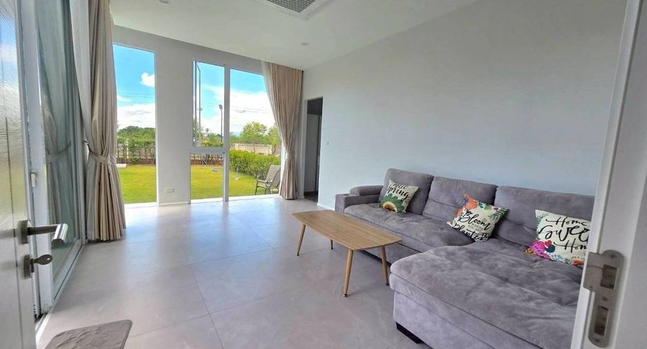 For rent 4 bedrooms house in San Kamphaeng, Chiang Mai