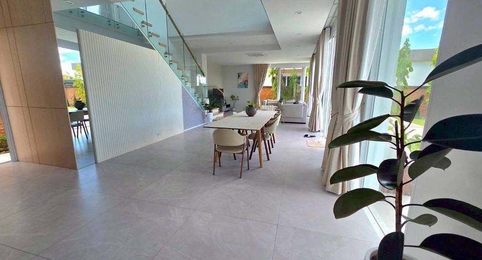 For rent 4 bedrooms house in San Kamphaeng, Chiang Mai