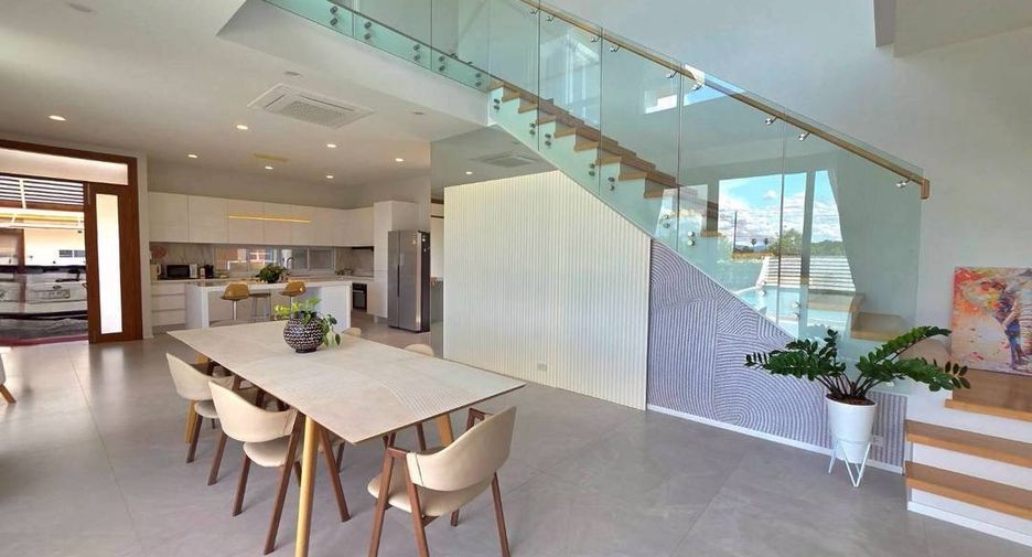 For rent 4 bedrooms house in San Kamphaeng, Chiang Mai