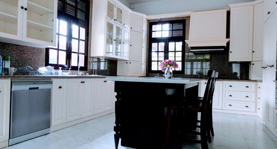 For rent and for sale 3 bedrooms house in Saraphi, Chiang Mai