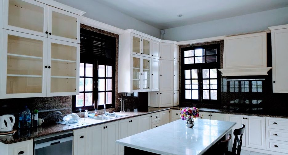 For rent and for sale 3 bedrooms house in Saraphi, Chiang Mai