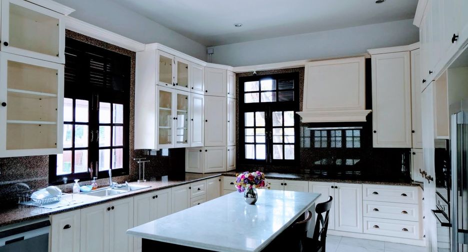 For rent and for sale 3 bedrooms house in Saraphi, Chiang Mai