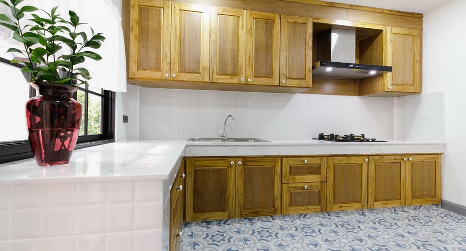 For rent and for sale 5 bedrooms house in Mueang Chiang Mai, Chiang Mai