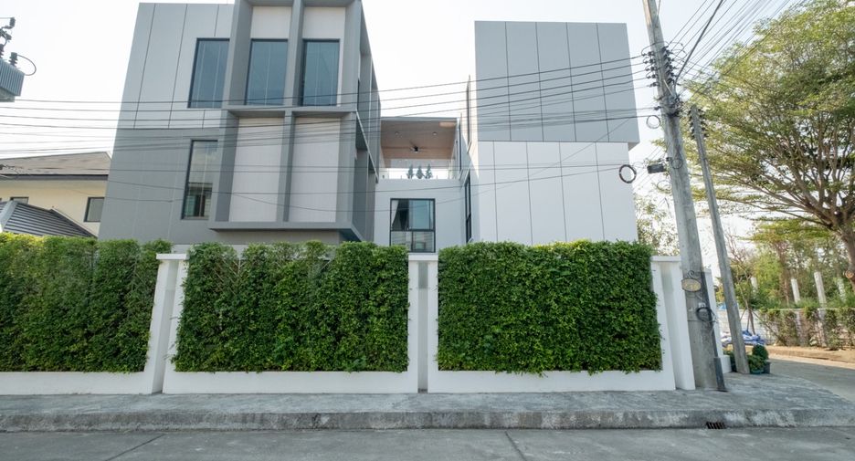 For rent and for sale 5 bedrooms house in San Sai, Chiang Mai