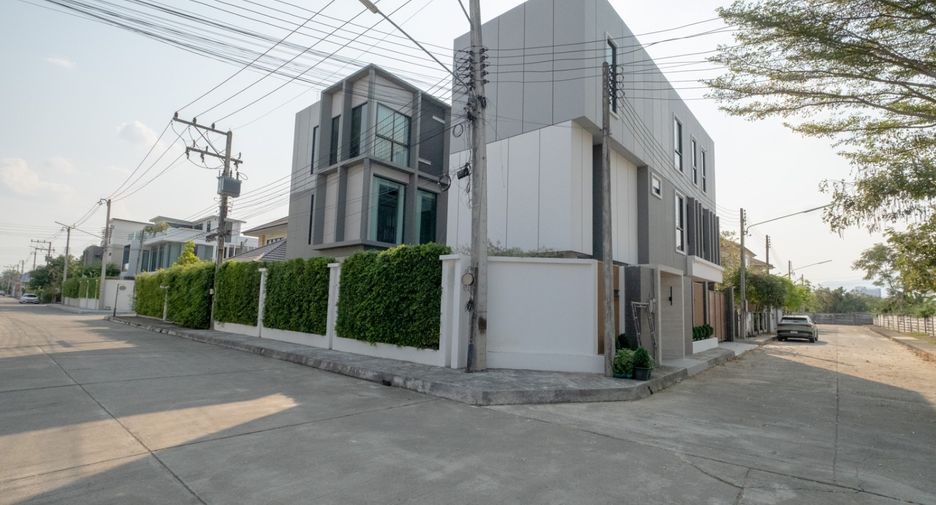 For rent and for sale 5 bedrooms house in San Sai, Chiang Mai