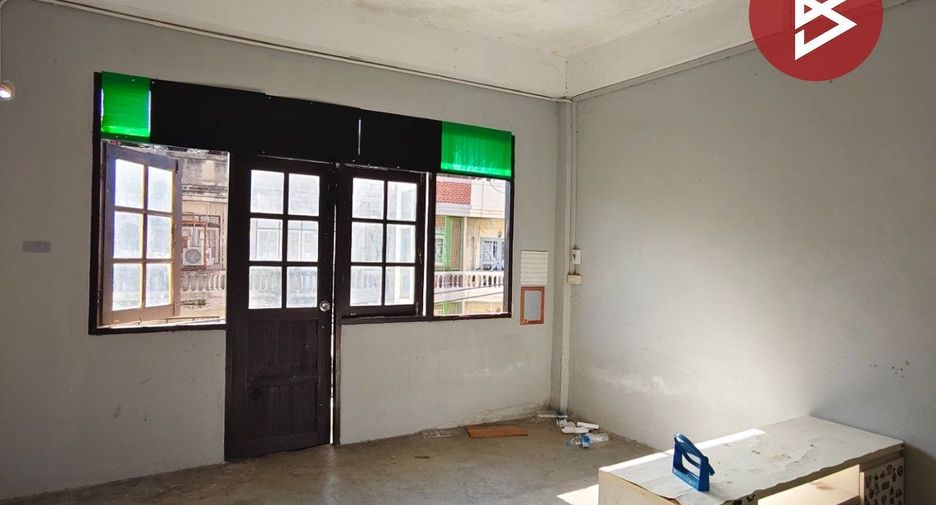 For rent そして for sale 3 ベッドルーム retail Space in Sam Phran, Nakhon Pathom