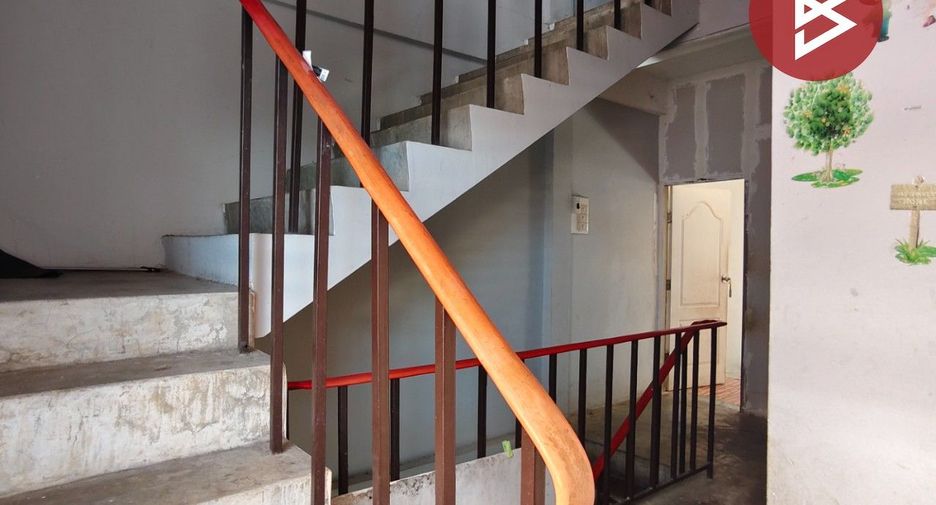 For rent そして for sale 3 ベッドルーム retail Space in Sam Phran, Nakhon Pathom